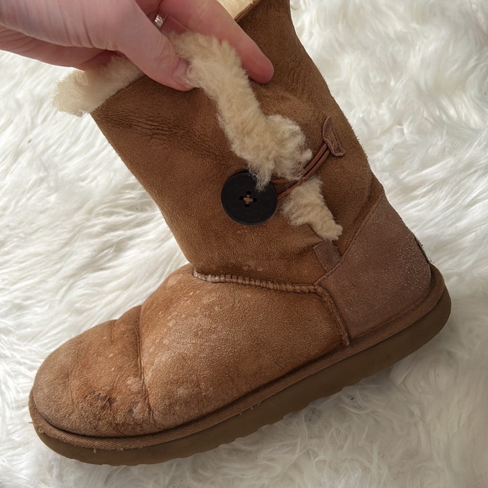 Button UGGS - Picture 5 of 11